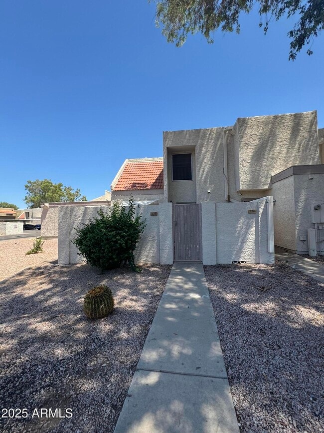1342 W Emerald Ave in Mesa, AZ - Building Photo - Building Photo