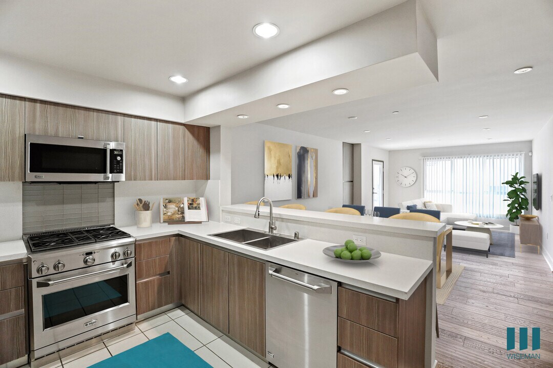 Kings Court in Los Angeles, CA - Building Photo