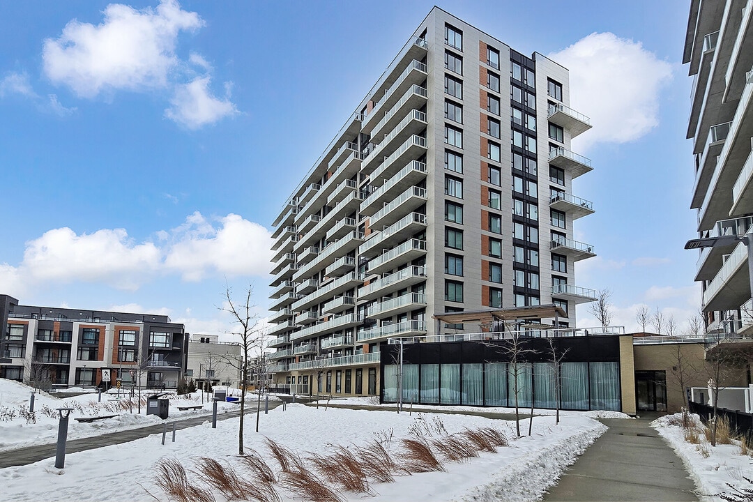 2 David Eyer Rd in Richmond Hill, ON - Building Photo