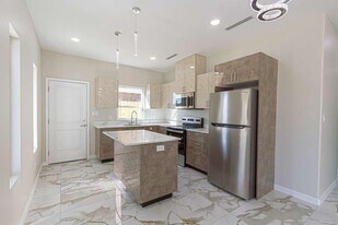 509 N Emerald Ave in Edinburg, TX - Building Photo