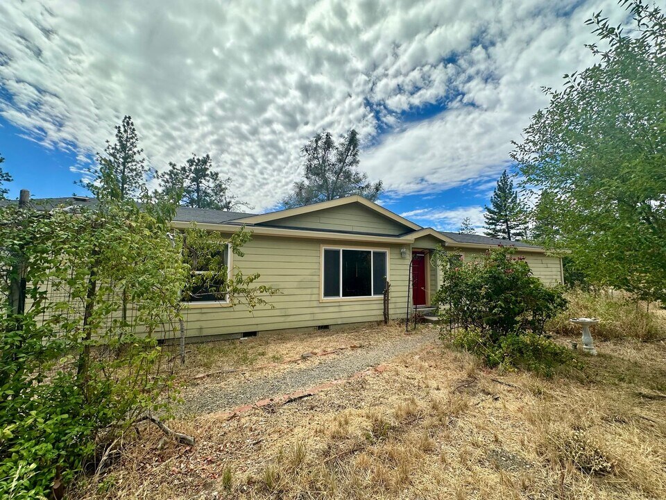 14606 Pat Ct in Grass Valley, CA - Building Photo