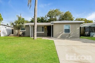 11915 106th St in Largo, FL - Building Photo