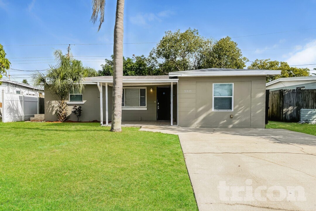 11915 106th St in Largo, FL - Building Photo