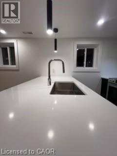 286 E 45th St in Hamilton, ON - Building Photo