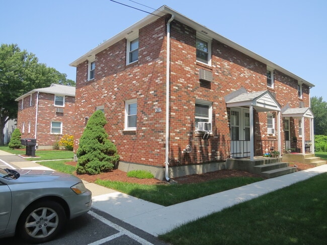 469 Corey St, Unit C in Agawam, MA - Building Photo - Building Photo