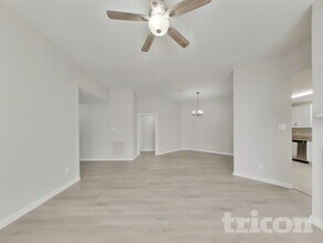 21476 Palace Pines Dr, Unit 757-206 in Kingwood, TX - Foto de edificio - Building Photo