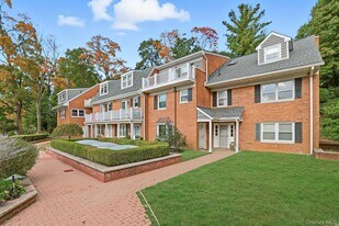 1068 Boston Post Rd in Rye, NY - Building Photo