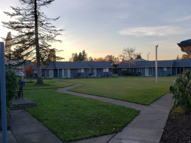 Rainier Meadow in Sumner, WA - Building Photo - Building Photo