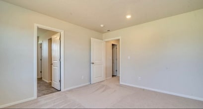 329 Stella St NE in Salem, OR - Foto de edificio - Building Photo