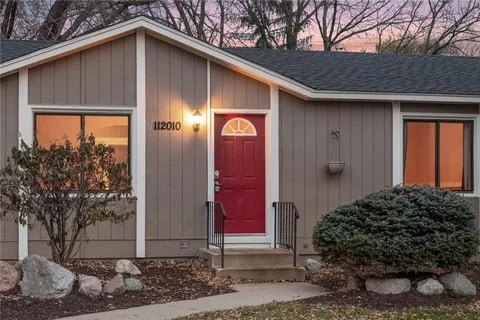112010 Faber Ln in Chaska, MN - Foto de edificio - Building Photo