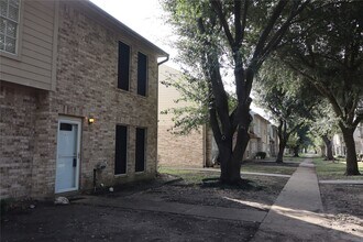 1063 Birnham Woods Blvd in Pasadena, TX - Building Photo - Building Photo
