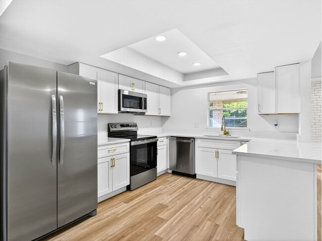 709 Brookview Dr