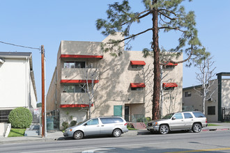 Saticoy Apartments in Canoga Park, CA - Building Photo - Building Photo