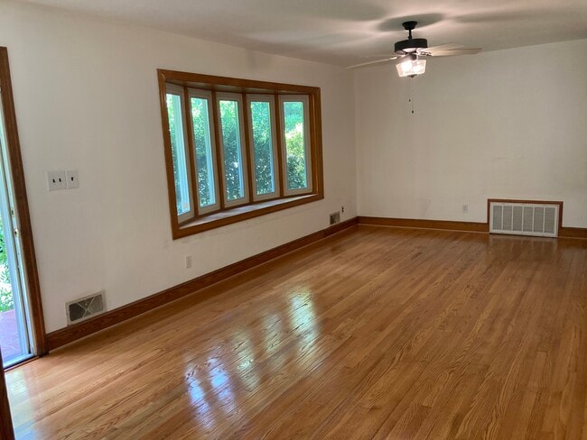 2792 Colonial Ave SW in Roanoke, VA - Foto de edificio - Building Photo