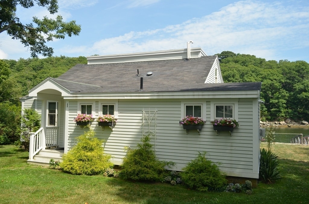 1 Chester Square in Gloucester, MA - Building Photo