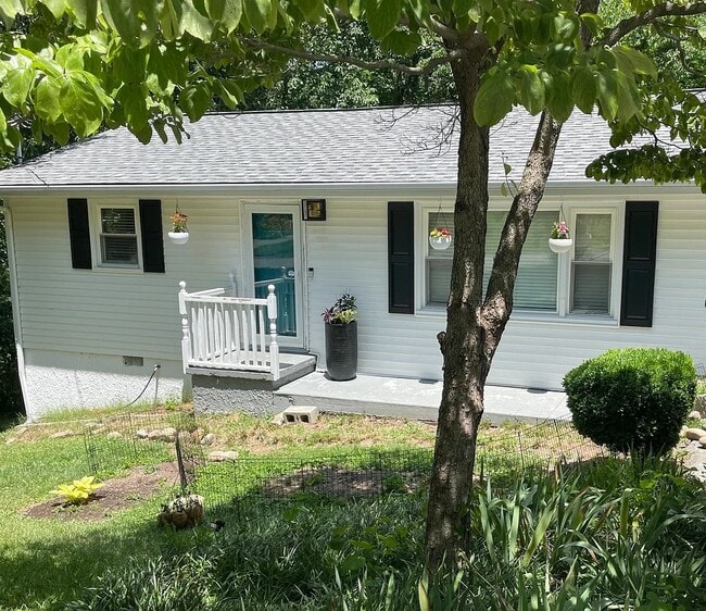 property at 3820 Altamira Dr