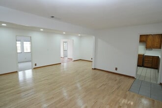 611 Calle Pensamiento in Thousand Oaks, CA - Building Photo - Building Photo