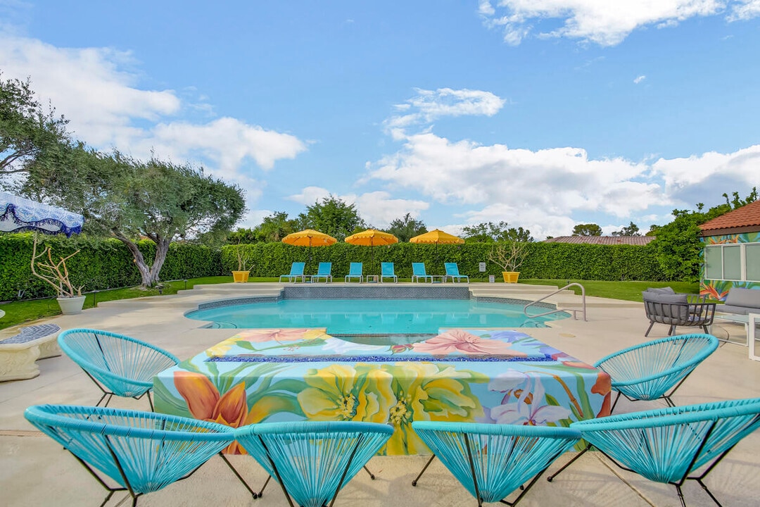 2230 Tamarisk Rd in Palm Springs, CA - Building Photo