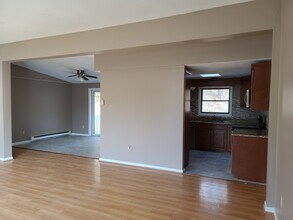 155 Flanders Rd in East Lyme, CT - Building Photo - Building Photo