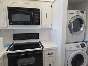 600 NE 36th St, Unit 1912 in Miami, FL - Building Photo - Building Photo