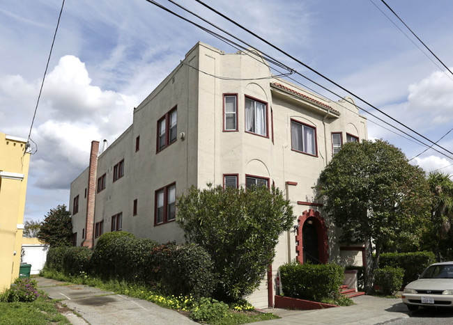 5400 Walnut St in Oakland, CA - Foto de edificio - Building Photo