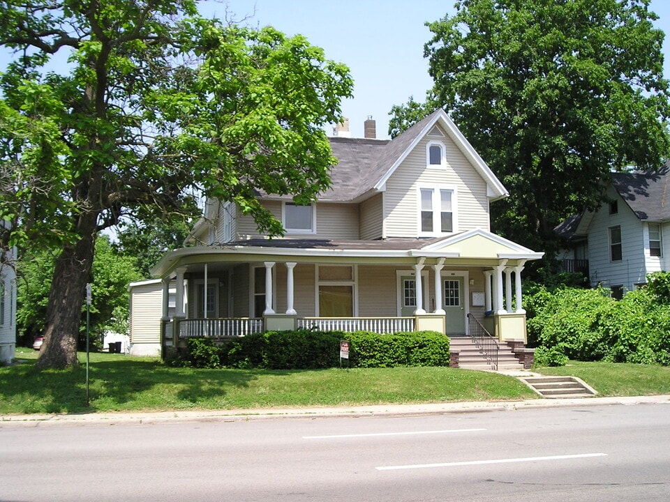 948 N Church St in Rockford, IL - Building Photo