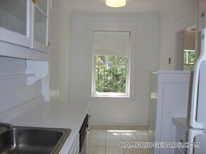 22 Chauncey St, Unit 23 in Watertown, MA - Foto de edificio - Building Photo