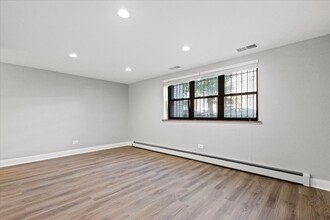 544 W Oakdale Ave in Chicago, IL - Building Photo - Building Photo