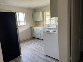 2409 Myers Ave, Unit C in Dunbar, WV - Building Photo - Building Photo