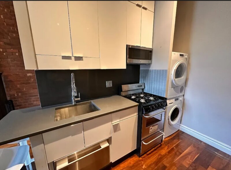 E. 75th St, 5th Ave in New York, NY - Foto de edificio