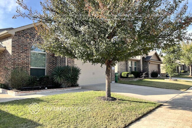 848 Wylie St in Crowley, TX - Foto de edificio - Building Photo