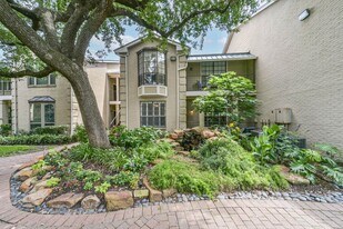 2700 Revere St in Houston, TX - Building Photo
