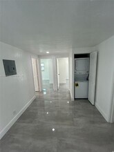 305 Lewis Ln in Dania Beach, FL - Building Photo - Building Photo