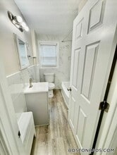 109 Shawomet Ave in Somerset, MA - Foto de edificio - Building Photo