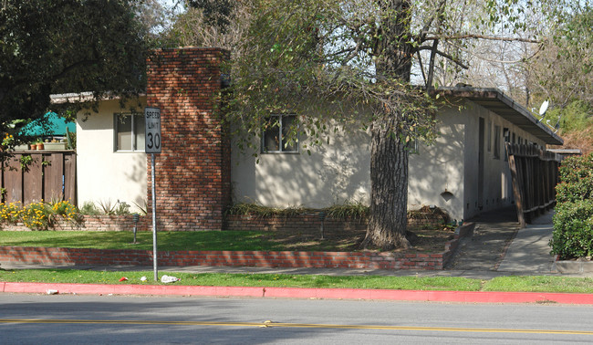 245 Allen Ct in Pasadena, CA - Building Photo - Building Photo