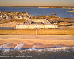 438 NJ-35 in Mantoloking, NJ - Building Photo