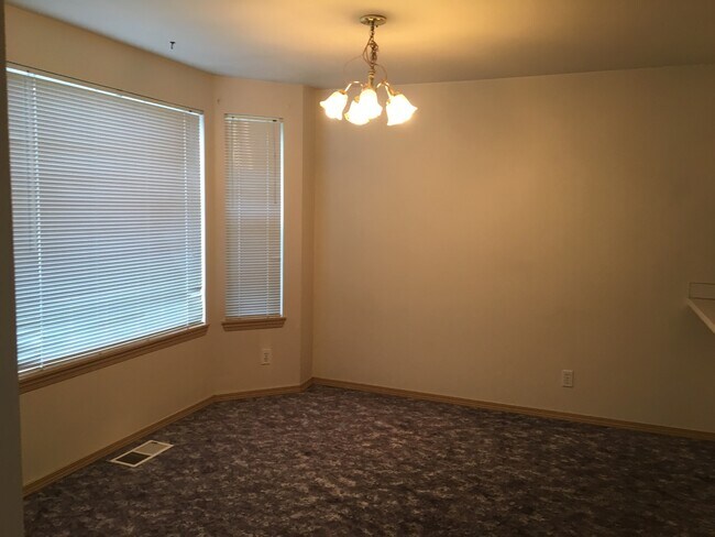 165-167 SE Silverado Ct in Roseburg, OR - Building Photo - Building Photo