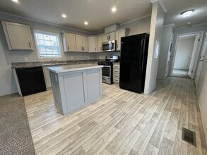 16206 Normandy St in Clinton Township, MI - Building Photo - Building Photo