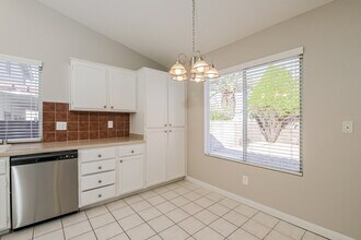 725 Arrowhead Trail, Unit 2B in Henderson, NV - Foto de edificio - Building Photo