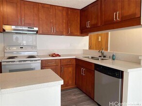 2724 Kahoaloha Ln in Honolulu, HI - Foto de edificio - Building Photo