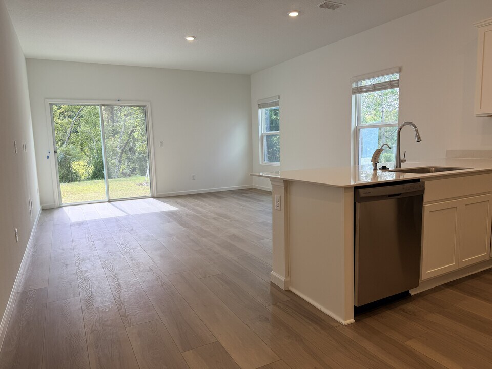 543 Holly Lks Dr in Orange Park, FL - Building Photo