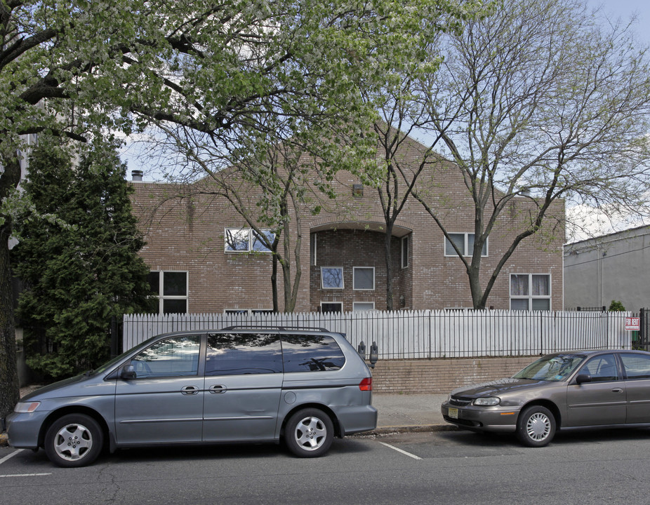 Arbor Gate Apartments in Montclair, NJ - Building Photo