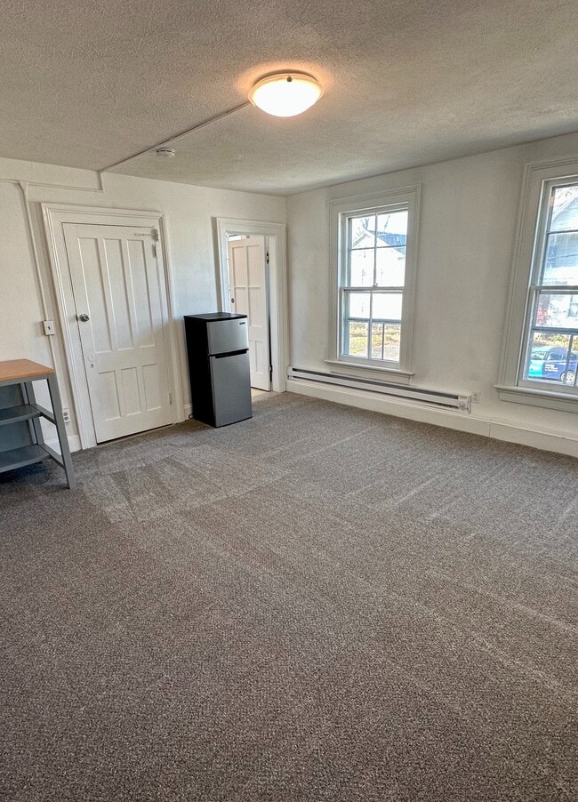 11 S Main St in New Milford, CT - Building Photo - Building Photo