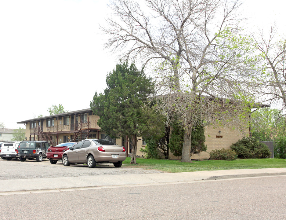 Amber Court in Lakewood, CO - Building Photo