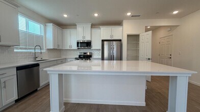 2173 N Renn Ave in Clovis, CA - Building Photo - Building Photo