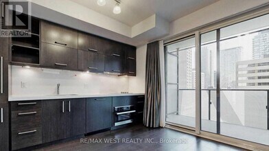 65 St Mary St in Toronto, ON - Building Photo - Building Photo