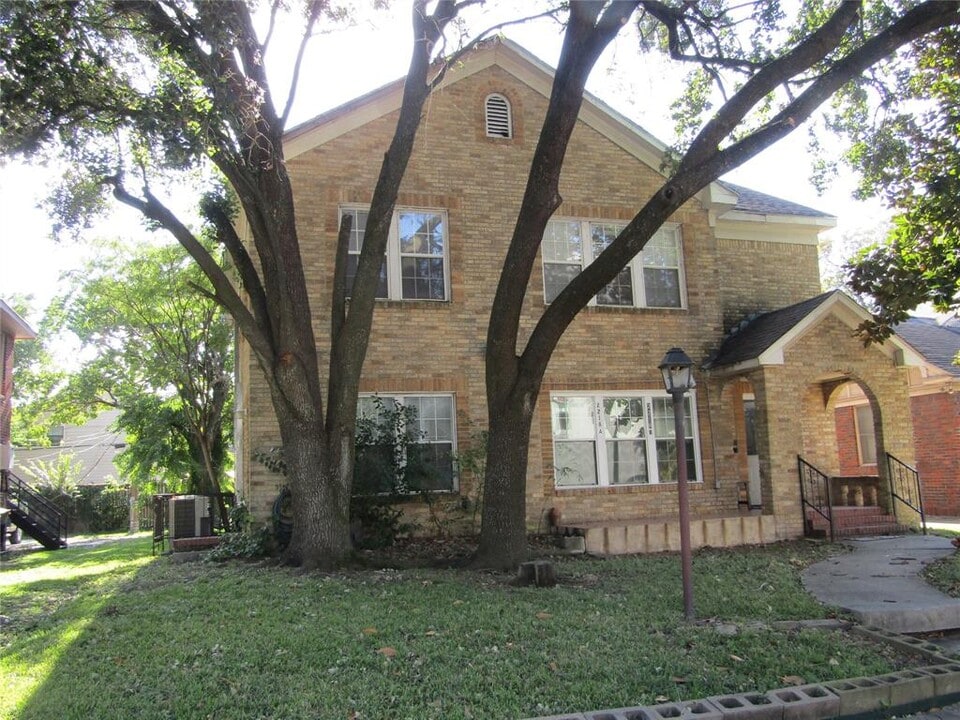 2218 Arbor St Photo