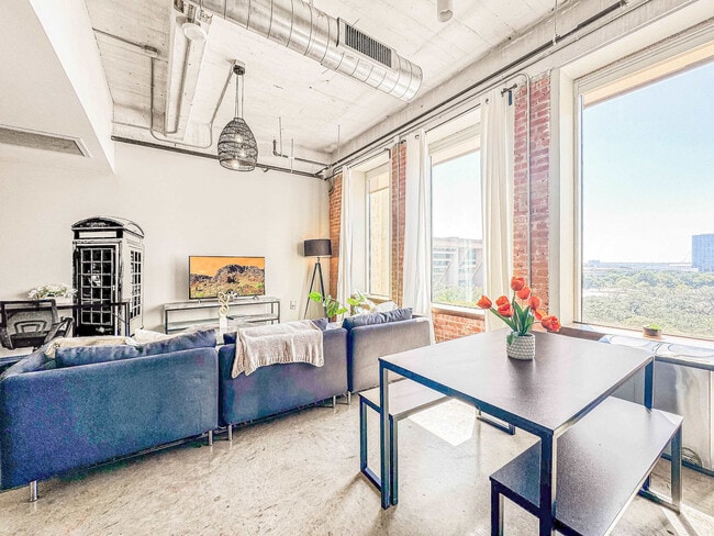 555 Evergreen St, Unit ID1231690P in Dallas, TX - Foto de edificio - Building Photo