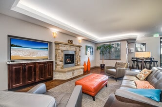 Peregrine Place Apartment Homes in Denver, CO - Foto de edificio - Building Photo