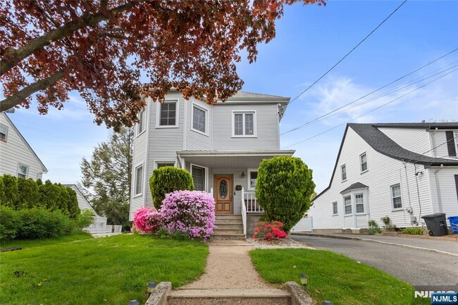 346 Cleveland Ave in Hasbrouck Heights, NJ - Building Photo - Building Photo